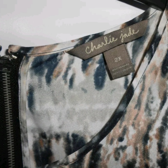 Charlie Jade 2X Black & White Short Sleeve Top - Picture 4 of 5